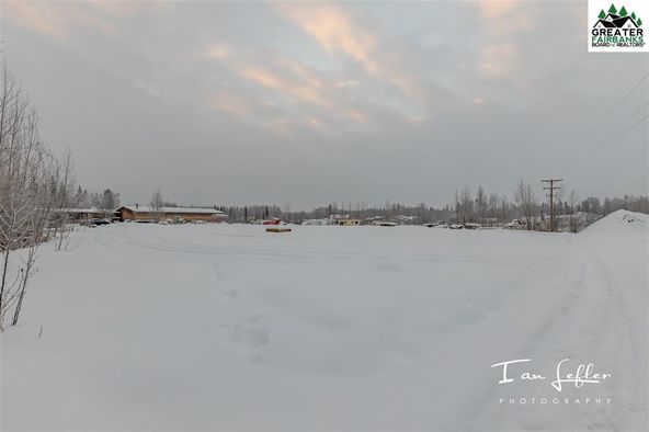 859 Lakloey Dr, North Pole, AK 99705